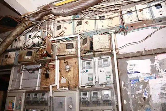 為什么配電箱里不能放雜物<strong></p>
<p>配電箱
</strong>？:配電箱
