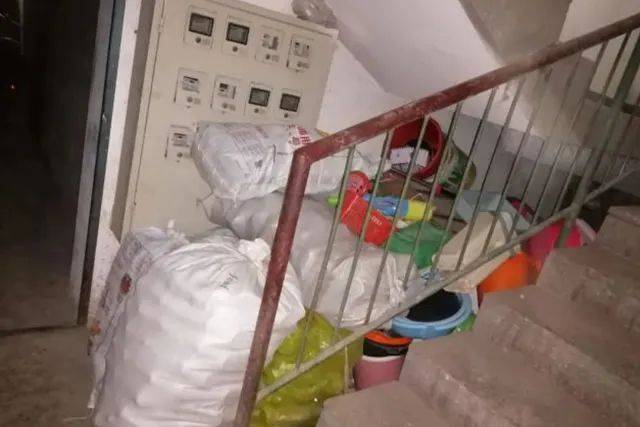 為什么配電箱里不能放雜物<strong></p>
<p>配電箱
</strong>？:配電箱
